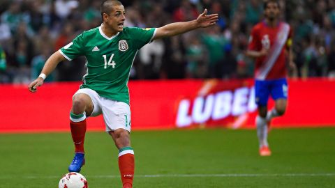 Chicharito está disfrutando de su soltería