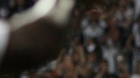 César Montes festeja tras marcarle a Tigres.