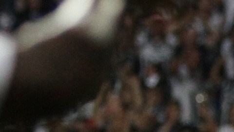 César Montes festeja tras marcarle a Tigres.