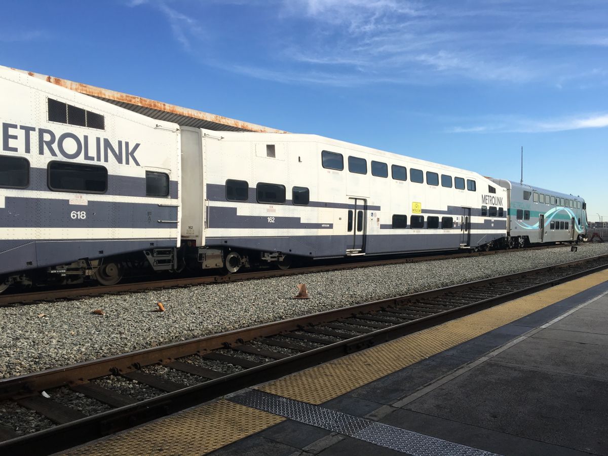 Tren de Metrolink mata a peatón en el este de Los Ángeles