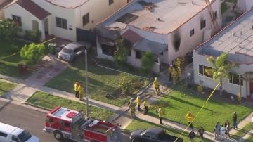 El incendio en una residencia del sur de Los Ángeles está siendo investigada.