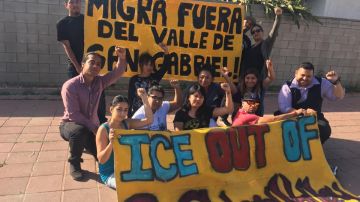 Miembros de la Coalición de Juventud Inmigrante (IYC), durante una parade en el Valle de San Gabriel. /IYC