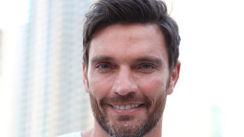 El actor Julián Gil participará en la serie de Silvia Pinal