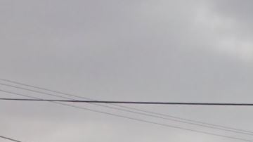 Las autoridades encontraron al hombre tirado en la entrada del parque.