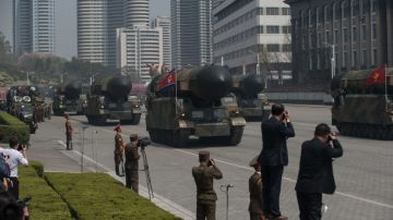 El "lanzamiento fallido" del misil sucedió un día después de un enorme despliegue militar en Corea del Norte.
