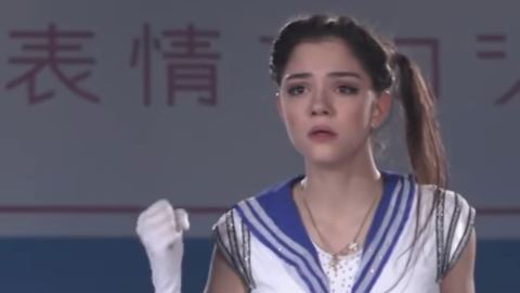 Patinadora hace presentación como Sailor Moon