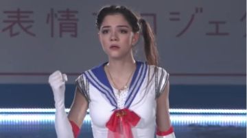 Patinadora hace presentación como Sailor Moon