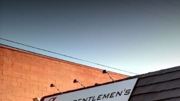 El estacionamiento de Synn Gentlemen’s Club, sitio donde fue hallada la menor.