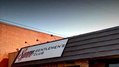 El estacionamiento de Synn Gentlemen’s Club, sitio donde fue hallada la menor.