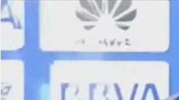 Guillermo Barros Schelotto sufrió un fuerte golpe en la rodilla en plena conferencia de prensa.