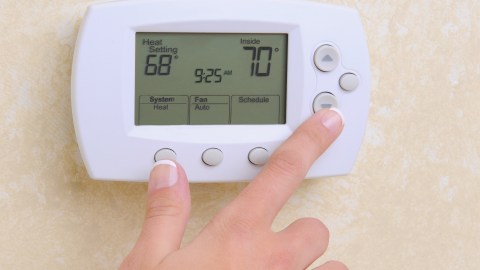 En el verano se debe fijar el aire acondicionado a no menos de 78° Fahrenheit.