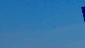 United Airlines emplea alrededor de 1,200 personas en el área de Houston.