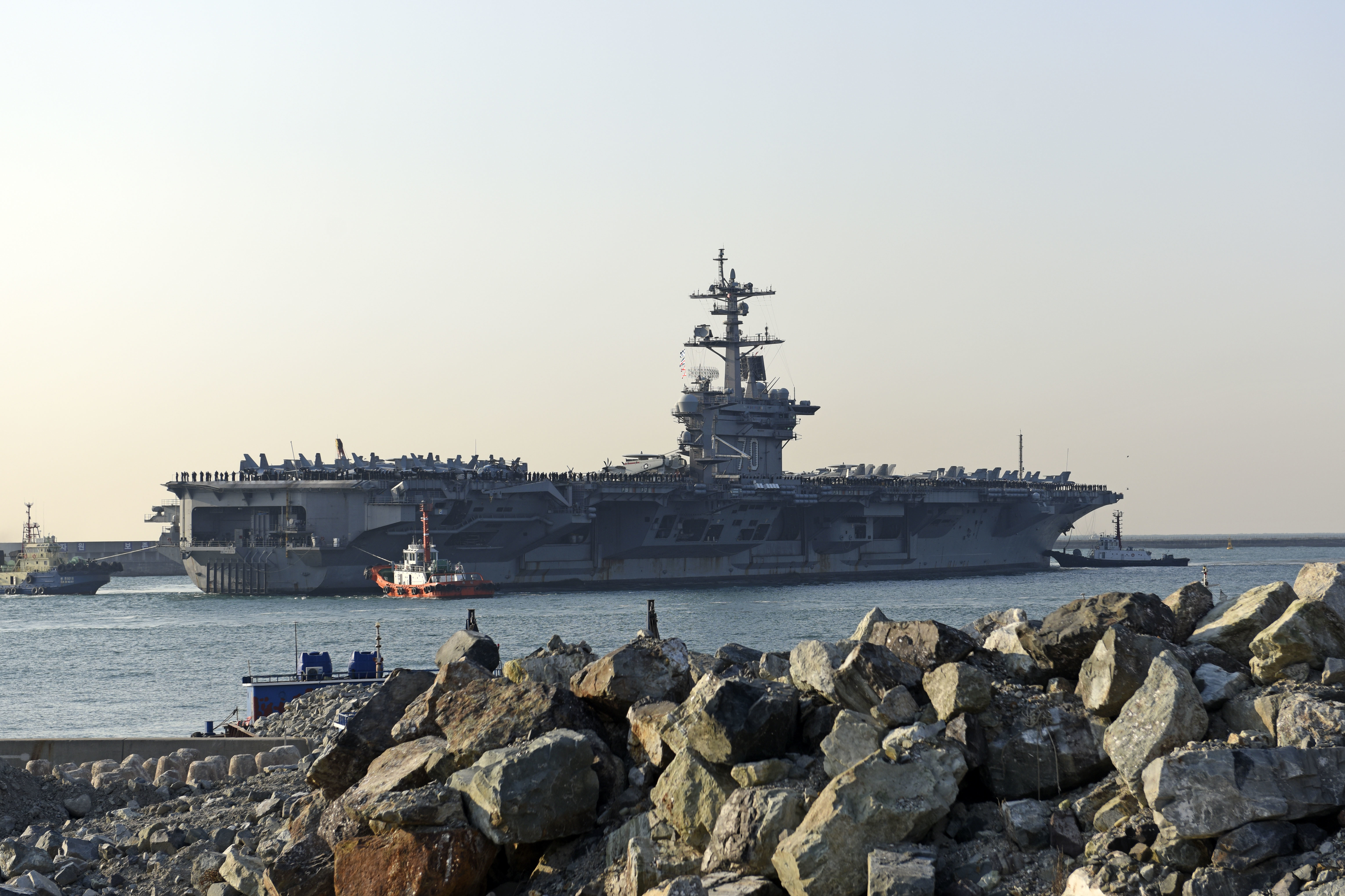 EEUU envía portaaviones hacia la Península de Corea como muestra de fuerza por el programa de misiles de Corea del Norte