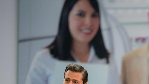 Peña Nieto presume de buenos datos de empleo tras un inicio de año incierto
