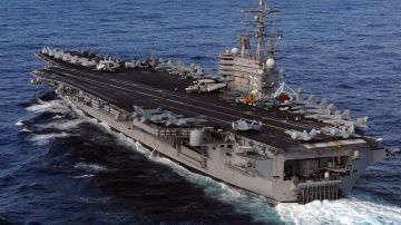 USS Ronald Reagan en  aguas cercanas a la península de Corea