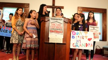 Juana Luz Tobar buscó refugio en la iglesia Episcopal San Barnabas en Greensboro en Carolina del Norte
