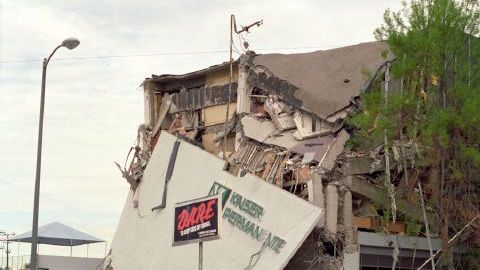 El terremoto de Northridge en 1994 cobró 57 vidas. (Archivo)