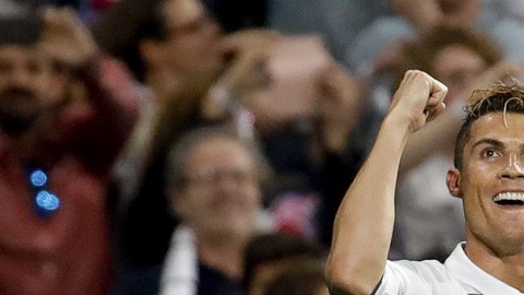 Cristiano Ronaldo hizo un triplete en el triunfo 3-0 de Real Madrid sobre Atlético de Madrid.