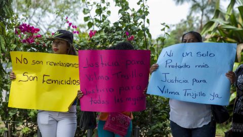 Manifestantes piden justicia para Vilma Trujillo, la mujer que murió en la hoguera en Nicaragua.