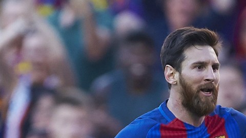 Messi celebra uno de sus goles con Neymar