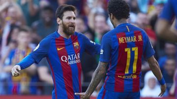 Messi celebra uno de sus goles con Neymar