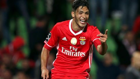 Raúl Jiménez ganó su segundo título de liga con el Benfica.