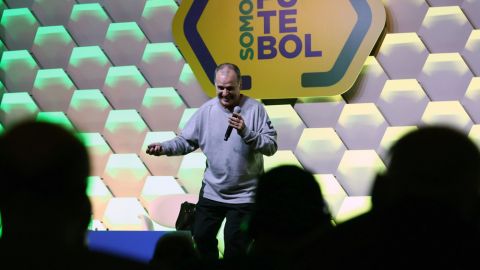 Marcelo Bielsa participó en un seminario de técnicos.