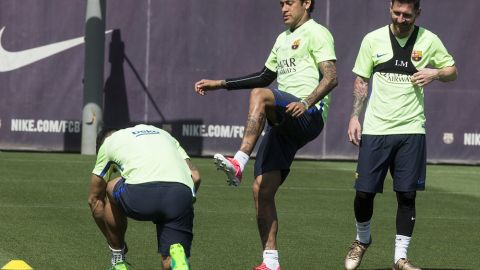 Neymar y Lionel Messi, durante un entenamiento con el Barcelona