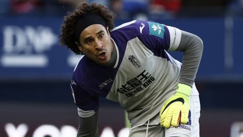 El portero mexicano Guillermo Ochoa no se arrepiente de haber fichado con el Granada