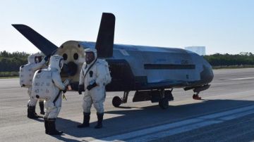 La nave no tripulada X-37B aterrizó este domingo en Cabo Cañaveral