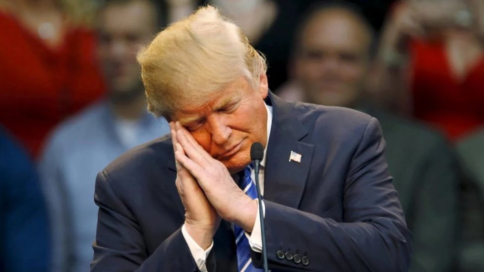 Filete con salsa de tomate y muchas ayudas visuales: la estrategia de Donald Trump en su gira internacional