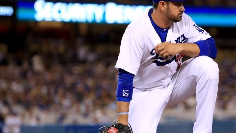 Adrián González ingresó a la lista de lesionados por una molestia en el codo.