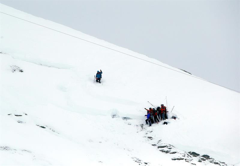 Tres muertos en una avalancha de nieve en los Alpes franceses - La Opinión