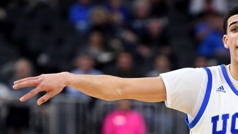 Lonzo Ball, el fenómeno de UCLA, podría estar disponible para los Lakers, quienes tuvieron suerte en la Lotería de la NBA.
