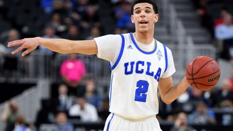 Lonzo Ball, el fenómeno de UCLA, podría estar disponible para los Lakers, quienes tuvieron suerte en la Lotería de la NBA.
