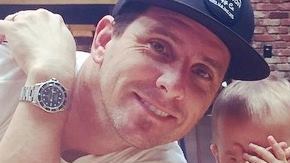 Brian Schear y uno de sus dos hijos.