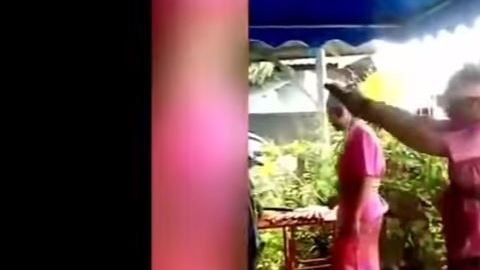 Chamán tailandés se apuñaló