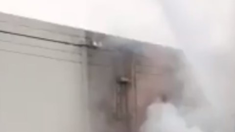 El incendio en Compton se dio en un centro de almacenamiento.