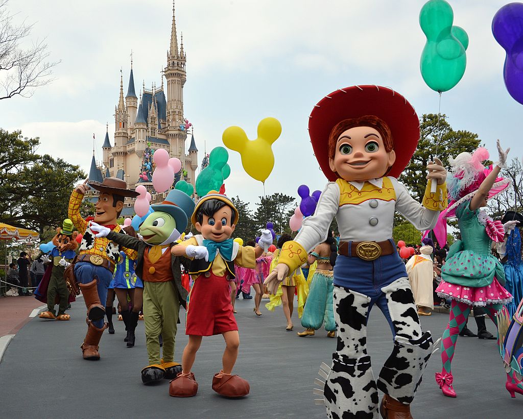 Oportunidades de empleo en Disneyland por días festivos La Opinión