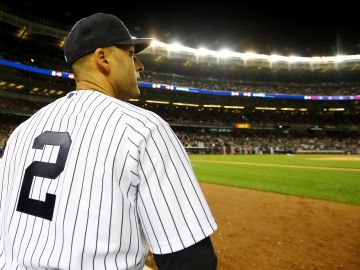 El 2 que utilizó Jeter es el único dorsal de un dígito que les falta retirar a los Yankees.
