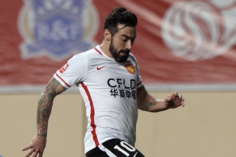 Ezequiel Lavezzi jugando en la Superliga china.