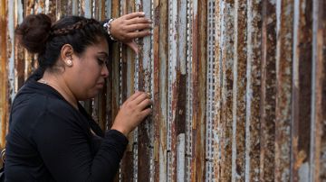 Madres mexicanas y estadounidenses muestran unidad en franja fronteriza