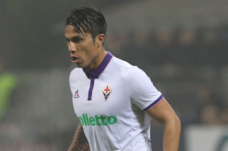 Carlos Salcedo durante su paso por la Fiorentina en 2016.