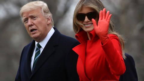 Trump asegura que Melania ha sido tratada injustamente por los medios de comunicación
