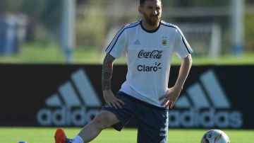 Imagen de acrhivo de Lionel Messi realizando una serie de entrenamientos