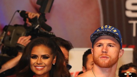 Saúl "Canelo" Álvarez y Julio César Chávez Jr. superaron la báscula.