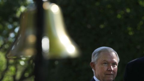 El fiscal general Jeff Sessions podría nombrar a un fiscal independiente.