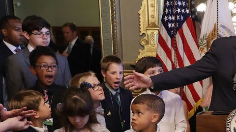 Mike Pence en el momento del manotazo.  Chip Somodevilla/Getty Images