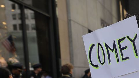 Crece la exigencia por aclarar lo sucedido con el exdirector del FBI.