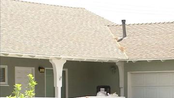 La mujer fue apuñalada a muerte en una casa hogar para enfermos mentales en Granada Hills.